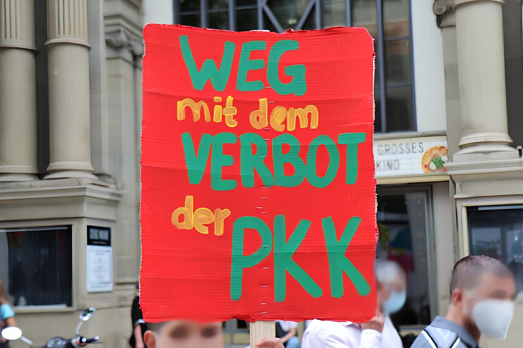 Trotz ihrer Auflösung gilt in Deutschland die kurdische PKK weiterhin als Terrororganisation. Foto: anf-deutsch
